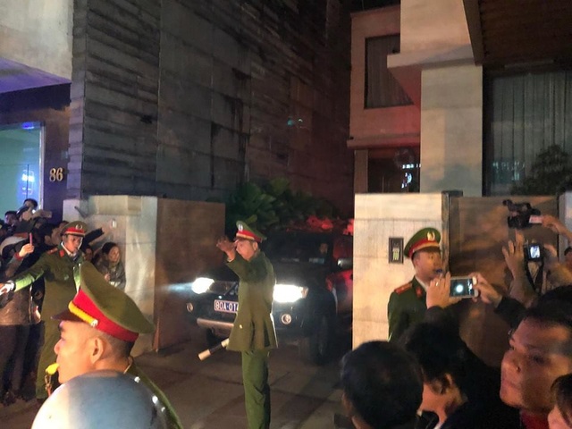 Công an khám xét nhà đại gia Vũ “nhôm” - 4 Công an khám xét nhà đại gia Vũ “nhôm” - 4