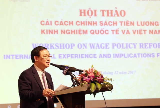 Nghịch lý “không phải cứ tăng lương là... lương tăng” - 3 Phó Thủ tướng Vương Đình Huệ gợi ý xem xét chủ trương quy định lương “mềm như TPHCM đang áp dụng.