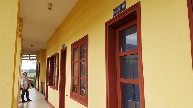 Thêm 1 trụ sở xã “đi gần hết người” trong giờ làm việc - 1 Nhiều phòng ban đóng cửa tại xã Quảng Phú, huyện Quảng Điền vào hơn 10h sáng ngày 1/12