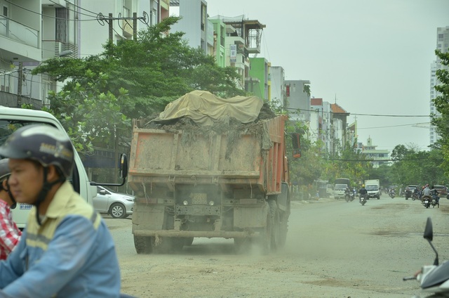 Dân kêu trời vì “hung thần” xe ben tung hoành giữa ban ngày - 1 Dân kêu trời vì “hung thần” xe ben tung hoành giữa ban ngày - 1