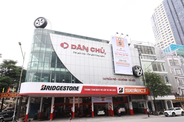 Mừng sinh nhật 5 năm B-select Dân Chủ với hàng ngàn ưu đãi - 1 B-select Dân Chủ nằm ngay trung tâm quận Hà Đông, gần các khu đô thị lớn với dân cư đông đúc