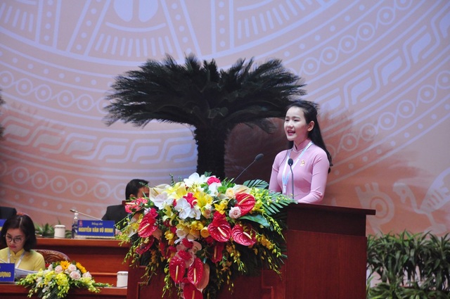 Những bóng hồng xinh đẹp tại Đại hội Đoàn toàn quốc lần thứ XI - 11
Đại biểu Chu Thị Ngọc Hảo - Học viện An ninh Nhân dân (Bộ Công an) đọc thư của Đại hội gửi tuổi trẻ cả nước