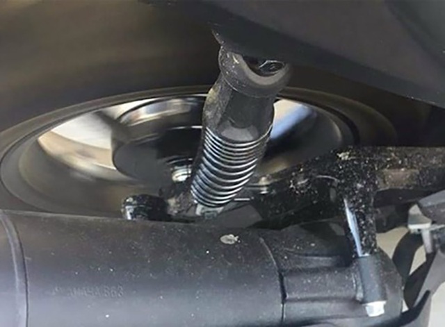 Yamaha NVX vừa ra mắt đã bị lỗi hệ thống giảm xóc? - 3 Yamaha NVX vừa ra mắt đã bị lỗi hệ thống giảm xóc? - 3