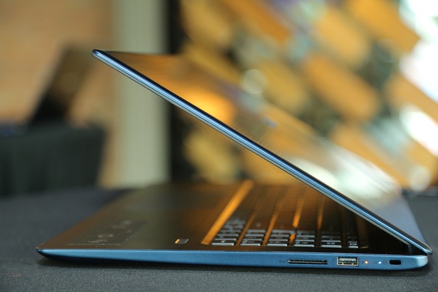 Cận cảnh laptop Acer chạy vi xử lý Core I thế hệ 8 đầu tiên tại VN - 4 Cận cảnh laptop Acer chạy vi xử lý Core I thế hệ 8 đầu tiên tại VN - 4