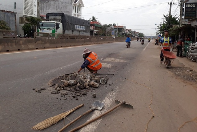 Thi công Quốc lộ 1 gây nứt nhà dân, chủ đầu tư chối đền bù? - 4 Quốc lộ 1 qua tỉnh Bình Định hư hỏng nặng