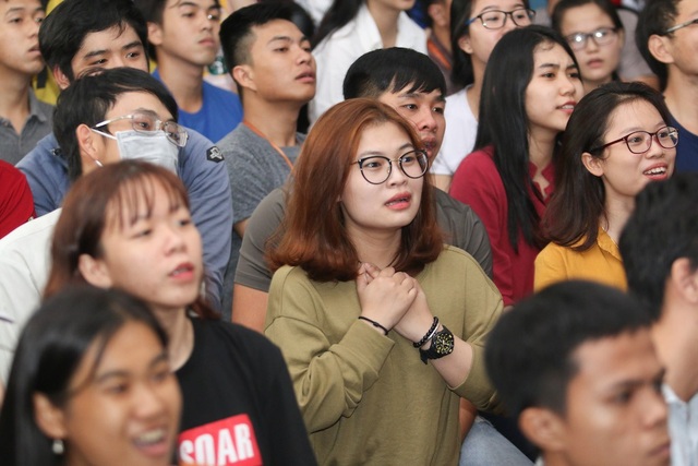 Trường đại học dời lịch thi trong ngày U23 Việt Nam đá chung kết - 5 Lần đầu tiên trong lịch sử, đội bóng đá của Việt Nam lọt vào chung kết giải đấu của châu lục nên các trường cũng tạo cơ hội cho sinh viên được theo dõi và ủng hộ đội nhà