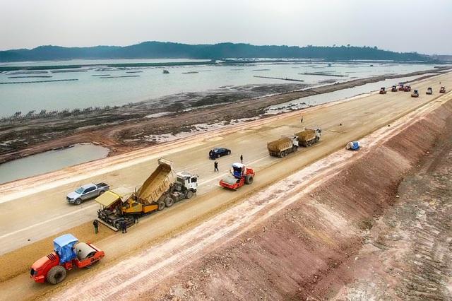 Hút vốn tư nhân vào hạ tầng, Quảng Ninh “ghi điểm” mạnh - 3 ...Cùng với cao tốc Hạ Long - Hải Phòng, Quảng Ninh sẽ có được tuyến cao tốc dài nhất Việt Nam.