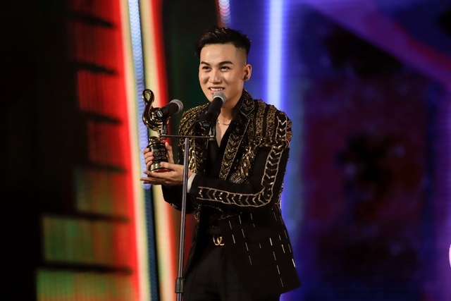 Min, Soobin, Hương Tràm đại thắng tại Zing Music Awards 2017 - 5 Ali Hoàng Dương với giải thưởng Nghệ sĩ mới của năm