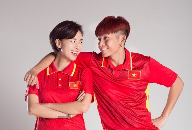 Cũng trong không khí háo hức vì chiến thắng tại trận bán kết, Ngô Thanh Vân còn chia sẻ việc cô muốn mời thành viên đội bóng đá tham gia phim của mình.