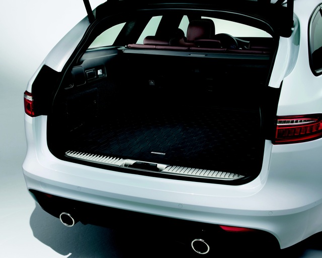 10 lý do khiến Jaguar XF là mẫu xe đáng để mua - 3 Khoang hành lý rộng rãi