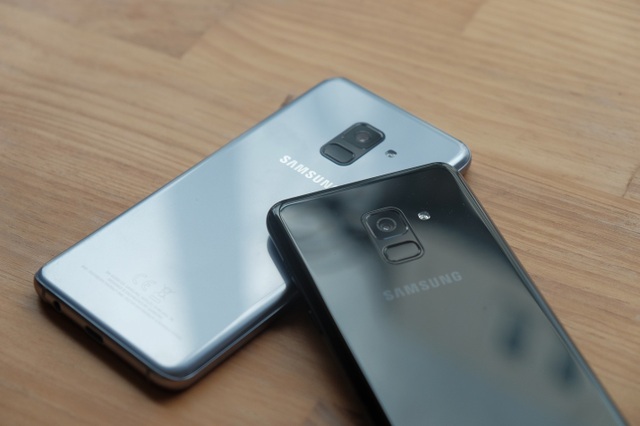 Galaxy A - “nền móng” của kỷ nguyên smartphone cận cao cấp - 3 Thống kê mới nhất của Công ty dữ liệu quốc tế (IDC) cho thấy, Samsung tiếp tục là nhà sản xuất di động dẫn đầu thế giới với thị phần 22,3%. Bằng chiến lược thông minh về công nghệ và giá bán, bộ đôi Galaxy A8 và Galaxy A8+ được tin tưởng sẽ viết tiếp một năm vàng son cho phân khúc cận cao cấp nói riêng và toàn ngành di động nói chung.