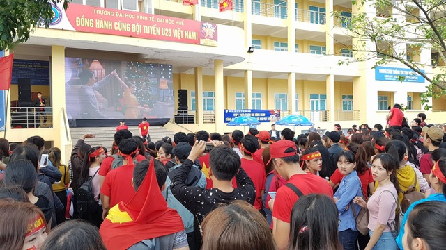 Sinh viên “tiếp lửa” cho đội tuyển U23 Việt Nam - 5 Sinh viên “tiếp lửa” cho đội tuyển U23 Việt Nam - 5