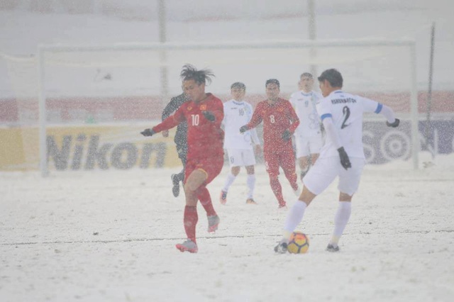 Cầu thủ U23 Việt Nam rơi nước mắt vì trận thua đau đớn - 1
Cầu thủ U23 Việt Nam đã chiến đấu quên mình trước U23 Uzbekistan