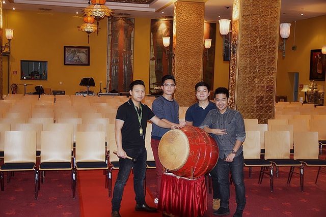 Du học sinh Việt khắp 5 châu thức trắng đêm, rực lửa cảm xúc cổ vũ U23 Việt Nam - 9 Hàng trăm du học sinh đang đồng lòng hướng về quê nhà, ai cũng mong chờ giây phút U23 Việt Nam giành chiến thắng trước đội tuyển U23 Uzbekistan.