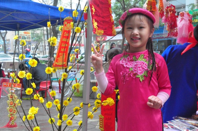 Thú vị em nhỏ hát "Việt Nam ơi" cổ động U23 Việt Nam chiến thắng - 11
Em Bảo Trâm (5 tuổi) chia sẻ: Con rất thích hội chợ này bởi rất ý nghĩa. Đồng thời chúng con còn góp được món quà nhỏ gửi tới các bạn khó khăn hơn tại Viện K.