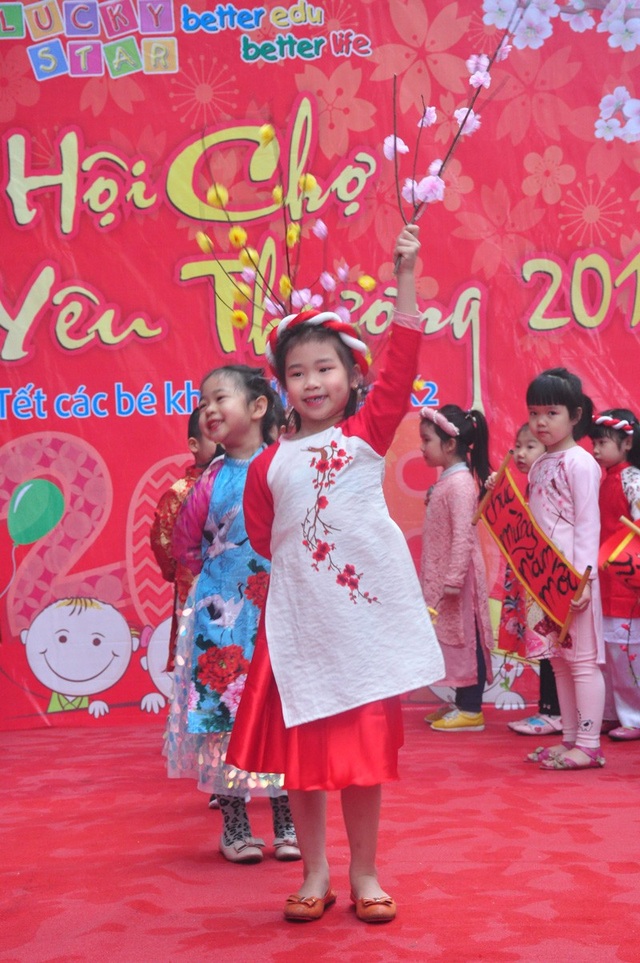 Thú vị em nhỏ hát "Việt Nam ơi" cổ động U23 Việt Nam chiến thắng - 7 Thú vị em nhỏ hát "Việt Nam ơi" cổ động U23 Việt Nam chiến thắng - 7