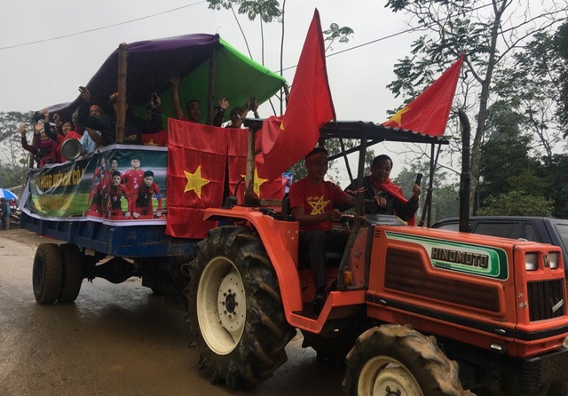 Việt Nam rực sắc đỏ trước trận chung kết U23 châu Á - 38 Chiếc máy cày U23 Việt Nam của người hâm mộ Thanh Hóa (Ảnh: Duy Tuyên)