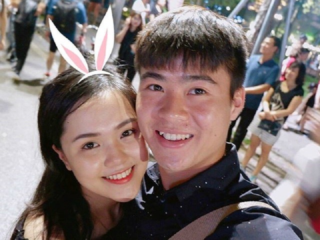 Đọ sắc bạn gái xinh đẹp của một số cầu thủ U23 Việt Nam - 5
Nửa kia của Đỗ Duy Mạnh là cô gái xinh đẹp Nguyễn Quỳnh Anh