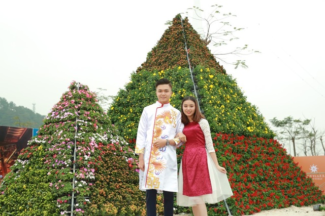 Khai mạc lễ hội hoa kéo dài một tháng tại Sun World Halong Complex - 3
Kim Tự Tháp bằng hoa nhiều màu sắc rực rỡ