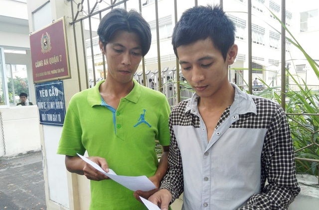 Trả lại sự trong sạch cho người đàn ông bất ngờ bị bắt khi đang ở nhà - 1 Anh Trạng, Đồng tới cơ quan điều tra Công an quận 7 nhận quyết định đình chỉ vụ án, đình chỉ bị can.