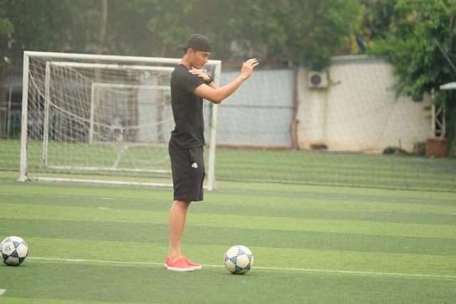 Thủ môn dự bị U23 Việt Nam đẹp trai không kém gì Bùi Tiến Dũng - 8 Khi luyện tập