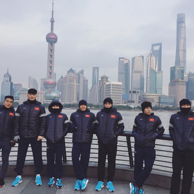 Thủ môn dự bị U23 Việt Nam đẹp trai không kém gì Bùi Tiến Dũng - 4 Văn Hoàng cao hơn hẳn các cầu thủ khác trong đội