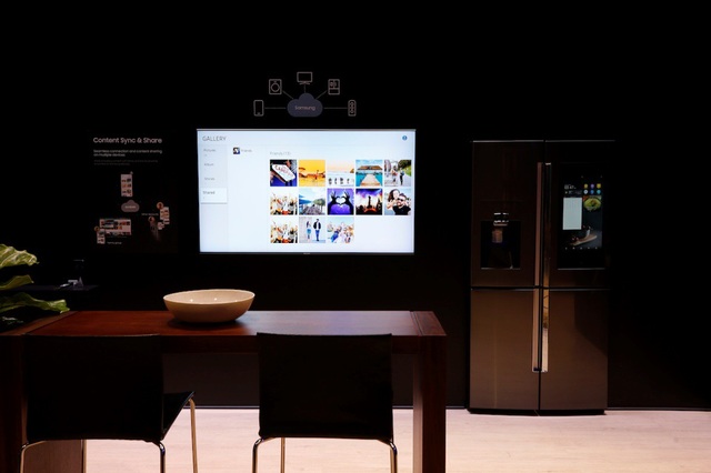 TV trong thời IoT và AI - 1
Samsung Smart TV có khả năng của một trung tâm kết nối và điều khiển tại nhà đã đạt “Giải thưởng sáng tạo - CES Innovation Awards” tại triển lãm điện tử tiêu dùng thường niên lớn nhất thế giới CES 2018 ở Las Vegas (Hoa Kỳ).