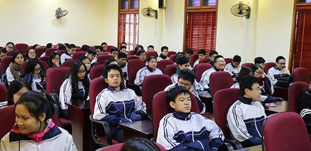 “Bội thu” học sinh giỏi quốc gia 2018 - 1 Những gương mặt xuất sắc của đội tuyển học sinh giỏi Trường THPT chuyên Phan Bội Châu (Ảnh: BNA)