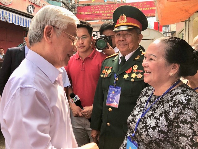 Tổng Bí thư Nguyễn Phú Trọng thăm hầm vũ khí của biệt động Sài Gòn - 1 Tổng Bí thư Nguyễn Phú Trọng thăm hỏi các nhân chứng lịch sử về căn hầm vũ khí bí mật