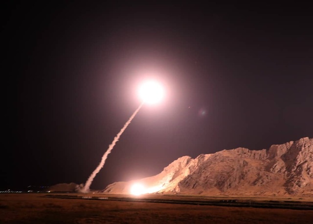 Iran nã tên lửa tiêu diệt chủ mưu vụ tấn công đoàn diễu binh làm 29 người chết - 1
Khoảnh khắc tên lửa Iran được phóng đi từ bệ phóng (Ảnh: PressTV)