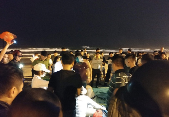 Du khách Trung Quốc tử nạn khi tắm biển Đà Nẵng - 1
Hai du khách Trung Quốc bị đuối nước.