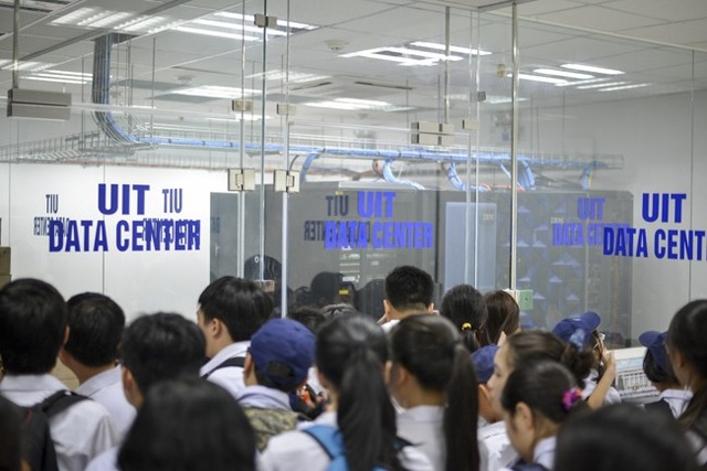 Lý do nên học thạc sĩ tại Trường ĐH Công nghệ Thông tin TPHCM - UIT - 2
UIT đầu tư trang thiết bị hiện đại đáp ứng nhu cầu nghiên cứu và học tập của sinh viên, giảng viên