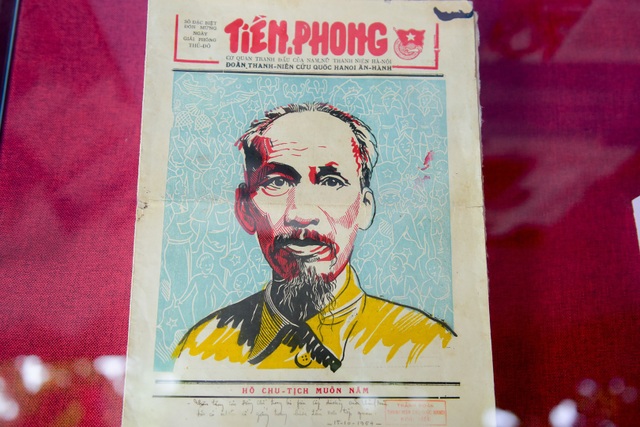 Hình ảnh hiếm về ngày bộ đội ta tiếp quản Thủ đô 64 năm trước - 13 Báo Tiền Phong, số đặc biệt đón mừng ngày giải phóng Thủ đô tháng 10/1954.