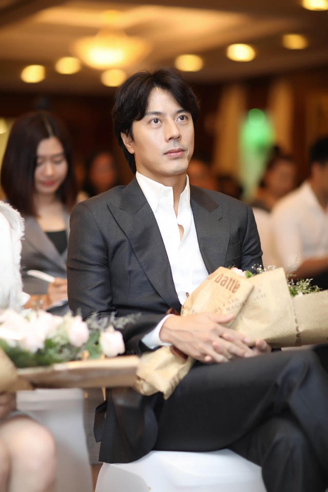 Được biết, trong phim, tài tử Han Jae Suk và Lý Nhã Kỳ sẽ đảm nhận tuyến nhân vật chính. Đây là dự án đầu tiên giữa một diễn Hàn Quốc nổi tiếng cùng với ê-kíp Việt Nam.