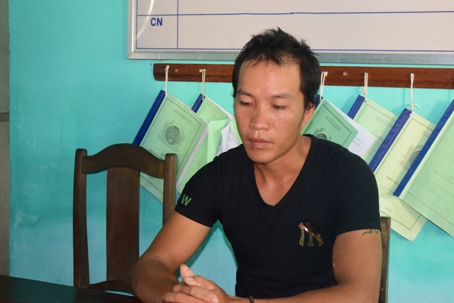 Thấy đàn trâu lạc bèn nổi máu gian lùa về nhà bán - 2 Hồ Quý Tân làm nghề chăn trâu có máu gian đã lùa bầy trâu lạc về nhà đem bán