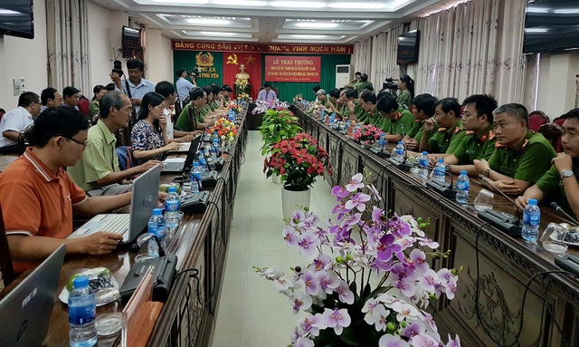 Quá trình 3 đối tượng thực hiện vụ cướp hàng chục cây vàng ở Phú Yên - 1 Họp báo thông tin về vụ cướp hàng chục cây vàng ở Phú Yên