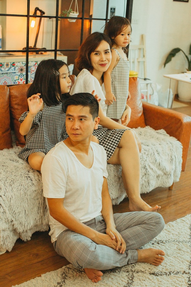 Lưu Hương Giang và Hồ Hoài Anh lần đầu chia sẻ hình ảnh con gái thứ 2 - 7 Lưu Hương Giang và Hồ Hoài Anh chia sẻ, với anh chị thì hai bé chính là một “gia tài” lớn mà mình có được.