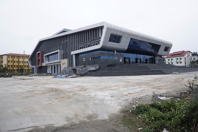 Hà Nội: Giấc mơ chưa thành - Nhà hát trăm tỷ cấp huyện - 1 Nhà hát trăm tỷ được huyện Đan Phượng khởi công từ năm 2012 vẫn chưa đi vào hoạt động chính thức