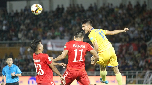 Những sự vắng mặt đáng tiếc ở đội tuyển Việt Nam trước AFF Cup 2018 - 2 Điều đáng tiếc khác là cầu thủ có thể thay thế cho Văn Thanh là Xuân Mạnh (bìa phải) cũng vắng mặt vì chấn thương (ảnh: Kim Điền)