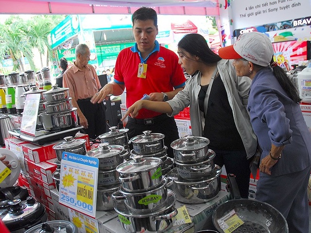 Giảm giá 1 cây kem cũng phải có… hồ sơ! - 1
Quy định về khuyến mãi vừa làm tăng thủ tục hành chính, vừa làm tăng gánh nặng của doanh nghiệp. Ảnh: HTD