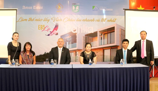ASEAN Trade Center & EB5 Life tổ chức hội thảo: Nhập cư châu Âu theo diện Đầu tư Bất động sản tại Cộng hòa Síp (Cyprus) - 1 Đại diện Ban tổ chức - từ trái sang: Bà Cao Thị Kim Quy – Phó Chủ tịch, Phó Tổng Giám đốc Tài chính ASEAN Trade Center tại Việt Nam, Bà Chris Winter, Ông Barry, Bà Dương Thị Huân, Ông Trần Xuân An, Ông Bạch Sỹ Đông.