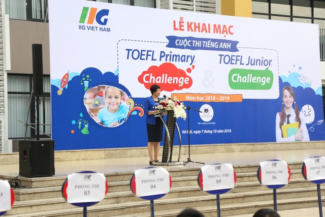 Hơn 35.000 học sinh Hà Nội tham dự Vòng 1 cuộc thi TOEFL Challenge - 2
Bà Bùi Thị Minh Nga – Phó Trưởng phòng Giáo dục Phổ thông, Sở GD&ĐT Hà Nội phát biểu chào mừng tại Lễ khai mạc TOEFL Challenge 2018-2019