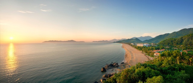 Có hay không một vịnh Thâm Thủy ở miền Trung Việt Nam? - 2 Khu phức hợp nghỉ dưỡng Laguna Lăng Cô tại vùng vịnh Lăng Cô mô phỏng những nét tương đồng với vịnh Thâm Thủy