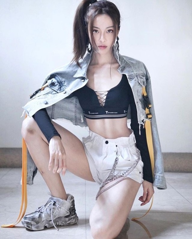 Hot girl số 1 Malaysia có thân hình thắt đáy lưng ong quyến rũ mê hồn - 7
Để có được vóc dáng đẹp phát hờn này, Cathryn Lee luôn tôn thờ lối sống lành mạnh, năng động.