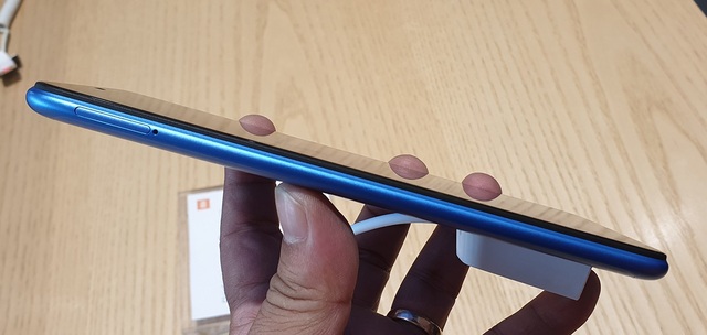 Smartphone 4 camera đầu tiên của Xiaomi lên kệ, giá 4,9 triệu đồng - 4