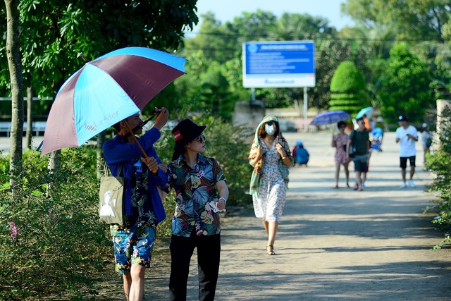 Rợn người cảnh tù binh bị tra tấn ở nhà tù Phú Quốc - 3 Mỗi năm, hàng nghìn du khách trong và ngoài nước tới tham quan nhà tù Phú Quốc.