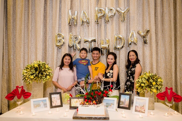 Bảo Thanh khoe mẹ chồng, mẹ đẻ gợi cảm không ngờ trong chuyến du lịch chung - 23 Đi du lịch cùng nhiều thế hệ trong gia đình không phải một điều đơn giản. Nhưng lần này Thanh rất hài lòng khi cất cứ thành viên nào, từ người già đến trẻ con đều có thể tìm được sự thoải mái ở nơi này. Nhờ kỳ nghỉ vừa rồi mà Thanh đã được đón một sinh nhật ý nghĩa nhất, bên cạnh những người thân yêu quý và tại một nơi rất đẹp” - Bảo Thanh chia sẻ.