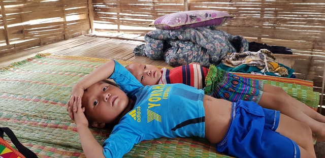 Ở nơi học sinh mầm non, tiểu học phải học trong cảnh “nhiều chấm không” - 7
Giấc ngủ trưa trên manh chiếu mới được tặng
