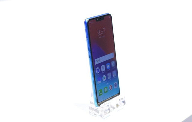 Realme gây sốc với smartphone tai thỏ giá 2,5 triệu đồng - 1