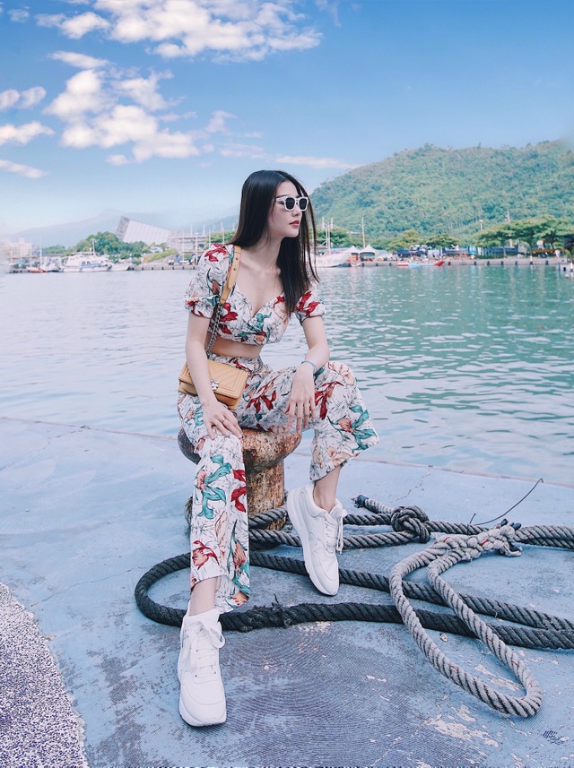 Ngắm Diễm My 9X tươi trẻ trong từng khuôn hình trên đất Đài Loan - 4 Tuy nhiên, vì nhận lời tham gia các dự án điện ảnh nên cô phải toàn tâm toàn sức tập luyện cho các vai diễn. Sau dự án Trinh thám K, tôi quyết định tự thưởng cho mình một chuyến du lịch cùng bạn bè, để thư giãn và tìm cảm hứng mới”, cô nói.